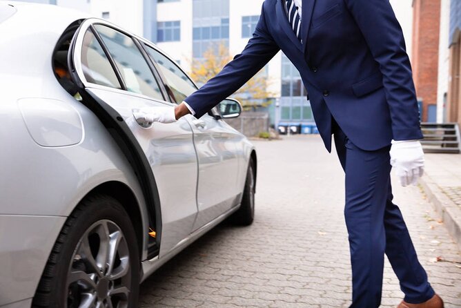 Private Arrival Transfer: Tan Son Nhat Airport to Ho Chi Minh City Hotels - When you might think twice