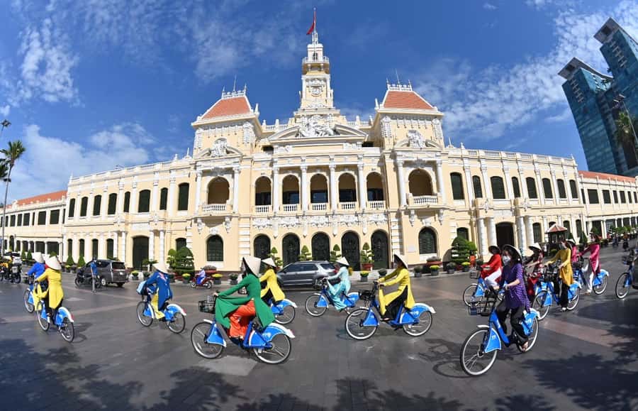 Private Saigon Highlights Tour by Car – Flexible Half Day - Notre-Dame Cathedral and Saigon Central Post Office: French lines side by side