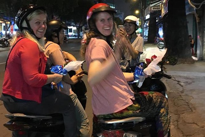 Private Saigon Street Food Tour with Motorbike - Stop 4: snail and seafood buffet, then dessert