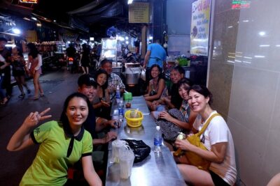 Saigon at Night Walking Street Food Tour - Stop 2: Nguyen Thien Thuat Apartment Buildings and Everyday Life