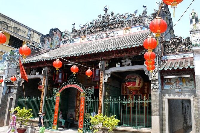 Saigon Highlights Full Day Tour - District 5 and the big market (Cho Lon): everyday Saigon energy