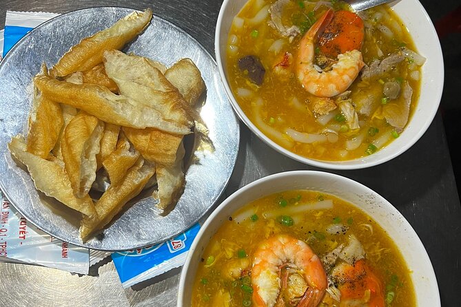 Saigon Street Food By Night - Foodie City Private Tour With Local Guide - The Evening’s Bread and Broth Balance: Banh Mi in the Mix