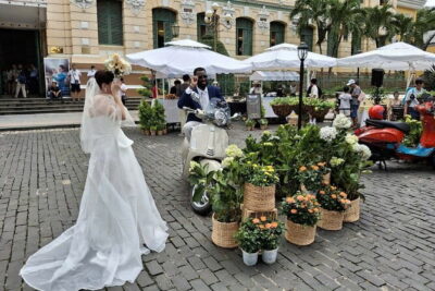 Small Group Ho Chi Minh City Half Day Sightseeing Tour - Saigon Central Post Office and the Notre Dame Cathedral area
