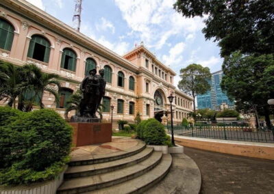 Small Group Tour: Ho Chi Minh City and Cu Chi Tunnels - Lunch and the city breaks: how to eat well without losing the day
