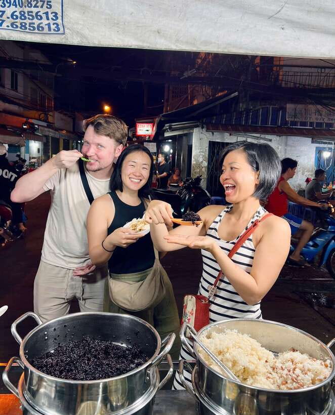 Street Food Walking Tour with a Cooking Instructor - Dist 4 After Dark: Why This Street-Food Walk Beats a Restaurant Meal