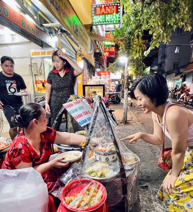 Street Food Walking Tour with a Cooking Instructor - What You’ll Taste: A Savory-to-Sweet Street-Food Mix