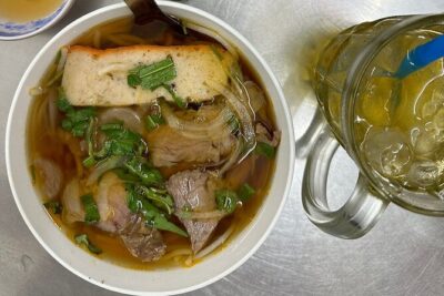 The 10 Tastings of Ho Chi Minh City With Saigon Vibes - Pickup by motorbike and the 4-hour game plan