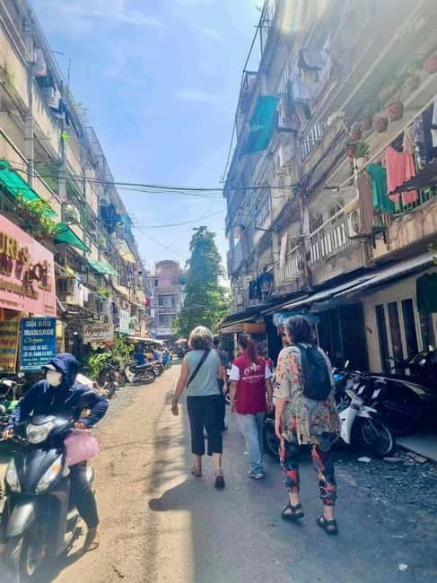 Top Saigon Unique Street Food On Scooter w/ Locals - Scooter street food in Saigon: why this format works